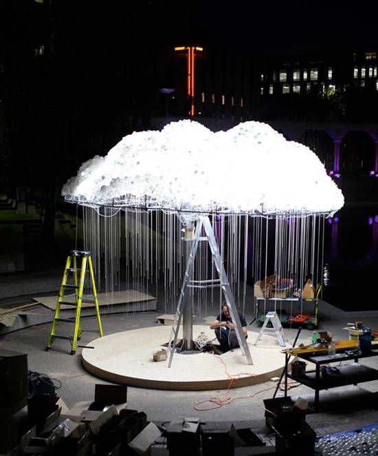 Awan Yang Dibentuk Dari 6000 Lampu (INDAHNYA.. :)