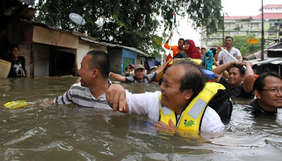 Inilah 4 Foto PKS Paling Tidak Disuka Selama Banjir Jakarta