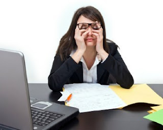 Tips Mengatasi Mata Lelah Akibat Lama di Depan Komputer