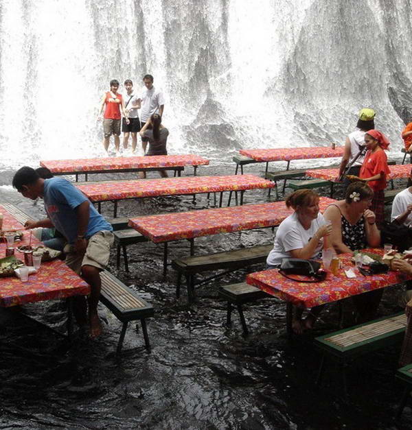 WOOW!!Restaurant Air Terjun