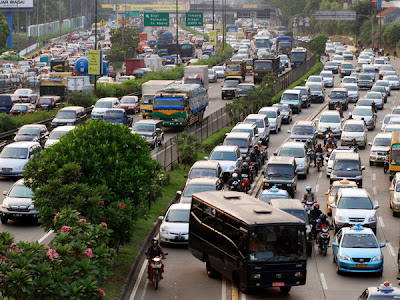 &#91;info&#93; FENOMENA Pengguna Jalan Di IBUKOTA, miris gan...