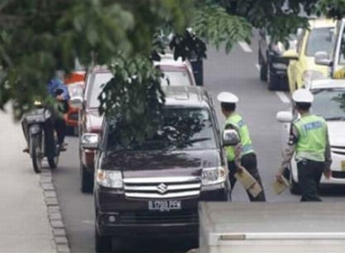 Aksi Gokil Seorang Bapak Melarikan Diri dari Ditilang Pak POLISI