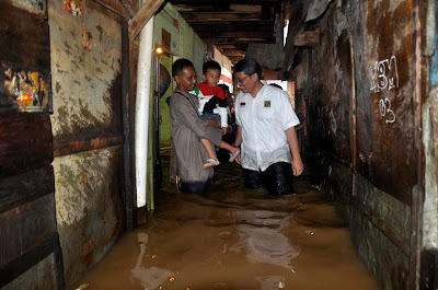 Inilah 4 Foto PKS Paling Tidak Disuka Selama Banjir Jakarta