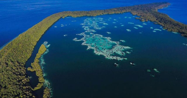 Banggalah Danau Unik Ini Hanya Dapat Dijumpai di Indonesia