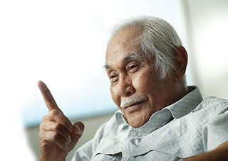5 Pemikiran Gila Bob Sadino yang Membuatnya Menjadi Orang Sukses dan Kaya Raya!