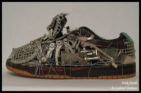 KEREN .... Sepatu ini di Buat dari Leptop Bekas