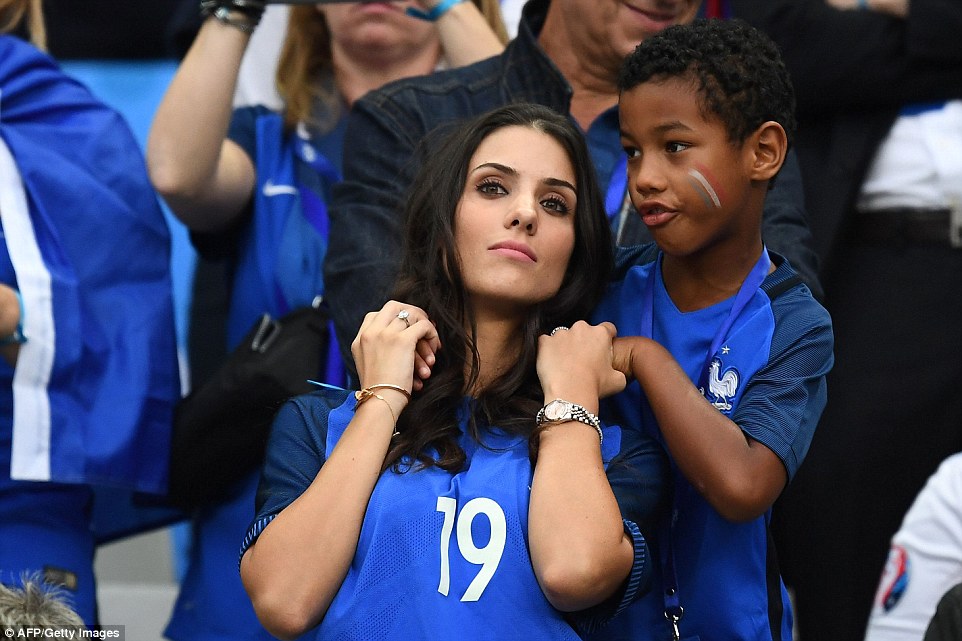 Pantes Semangat Banget, WAGs Pemain Prancis Kayak Gini Gan !