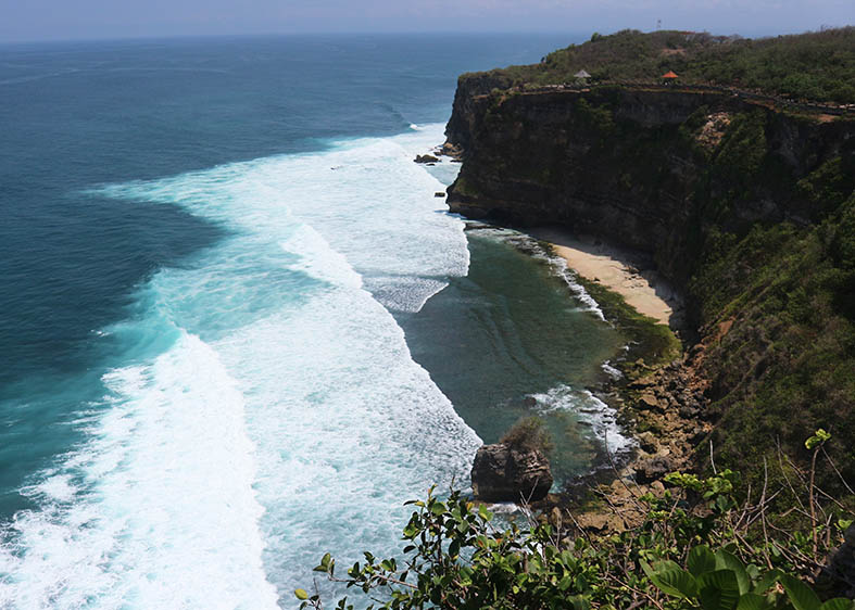 Primadona Pulau Dewata, Puru Luhur Uluwatu Bali!
