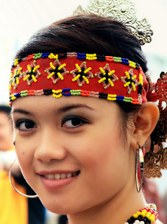 Pesona Gadis Dayak dan Mitos Tentang Mereka