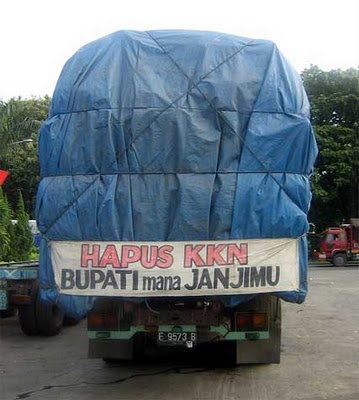  Gambar dan tulisan lucu dibelakang truk KASKUS