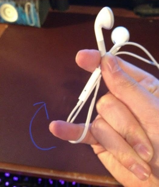 Cara Simpel mengikat Earphone supaya Nggak terbelit-belit