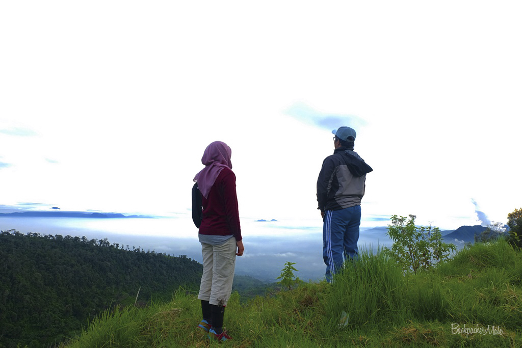 &#91;Catper&#93; Menapaki Gunung Artapela Bandung Berdua Bersama Istri