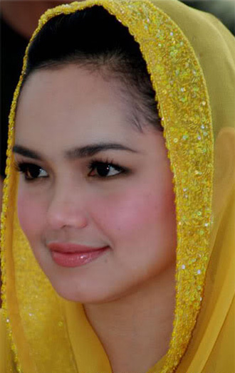 8 Artis Ter-Cantik Malaysia