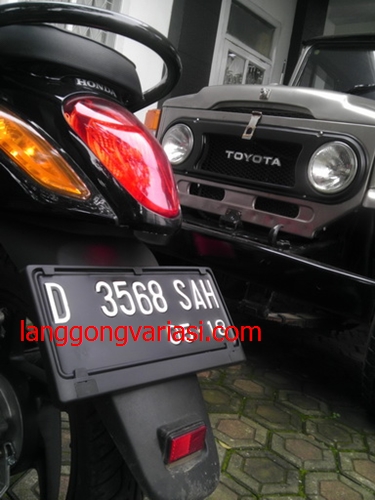 Terjual JUAL Dudukan plat nomor dan sticker  untuk  mobil 