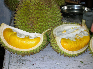 Durian berduri dan bau menyengat Tapi Manfaatnya Luar Biasa !!!