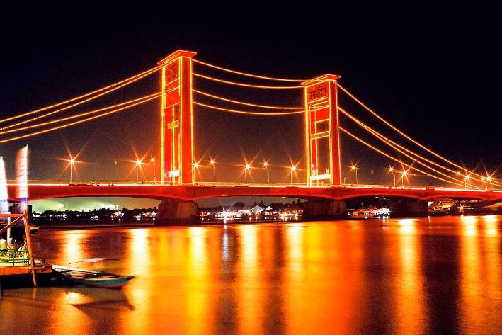 Jembatan-Jembatan Indah dimalam hari (Indonesia)