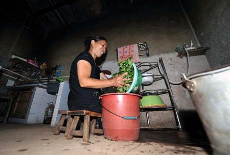 &#91;Renungan&#93; Xu Yuehua, Wanita Tanpa Kaki Merawat 130 Anak Yatim Piatu 