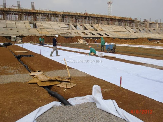 &#91;Proses&#93; Pekerjaan Rumput Lapangan Sepakbola Stadion Gedebage Kota Bandung