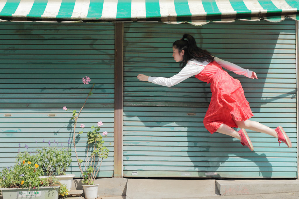 Foto - foto Levitasi ala Seniman Jepang