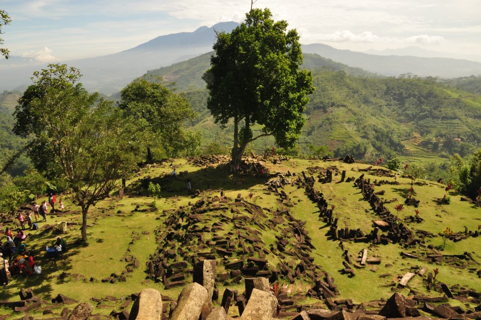 Megalith Gunung Padang Jabar, Stone Henge Versi Indonesia