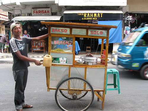 Dari Bunyinya, 100 meter sebelum melintas kita sudah bisa nebak itu motor/mobil apa