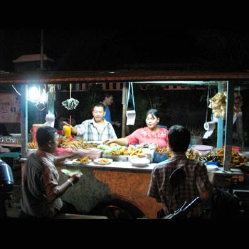 perdebatan-di-warung-kopi
