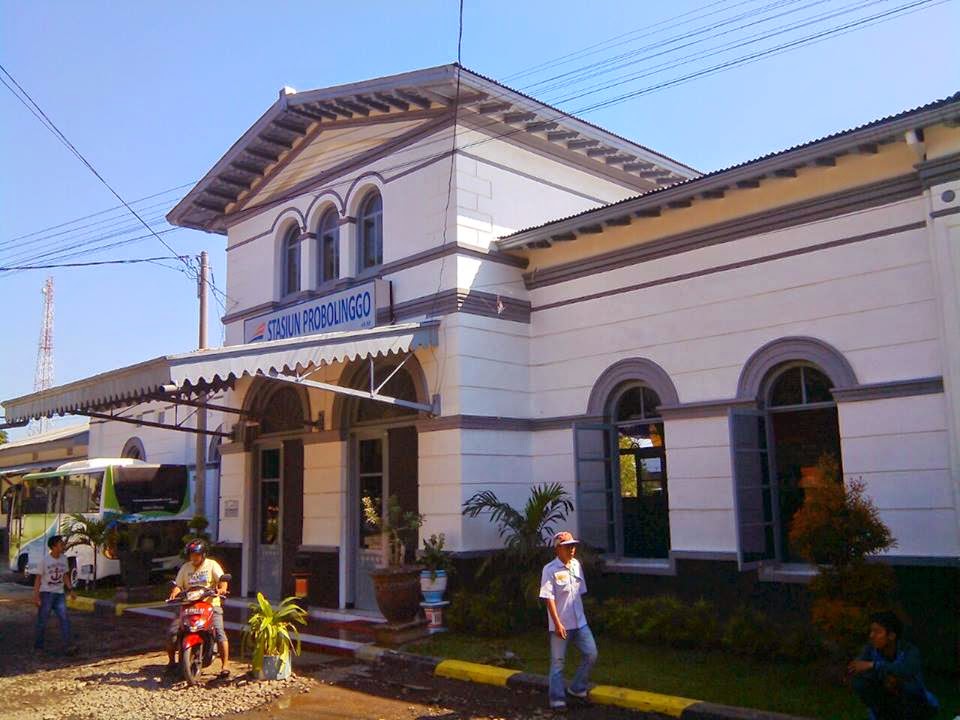 10 Bangunan Stasiun Kereta Api Ter-Antik di Pulau Jawa