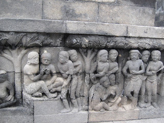 Relief Misterius di Kaki Borobudur