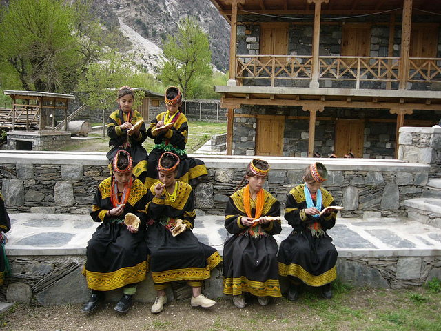 THE KALASH - SUKU BERKULIT PUTIH DARI PAKISTAN