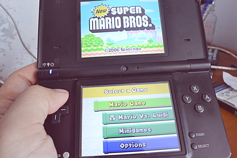 Membeli Nintendo DSi Refurbished Jepang