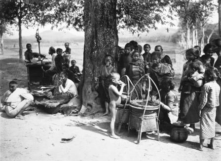 Foto Wirausahawan Zaman Penjajahan Belanda (kali aja ada kakek moyang kita)