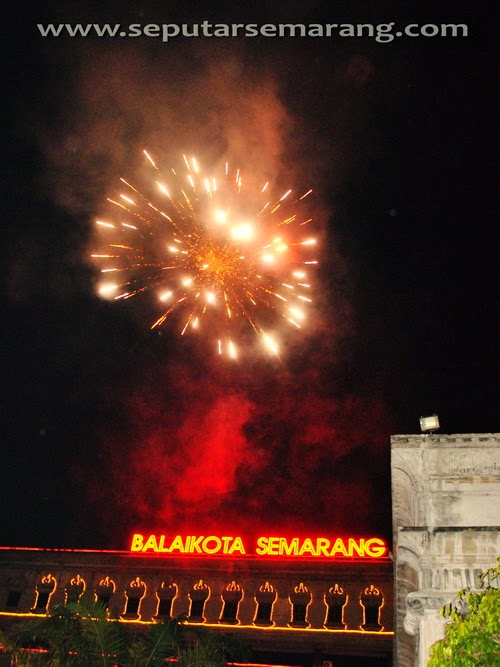 Indahnya Kembang Api Perayaan Tahun Baru 2016 di Berbagai Tempat