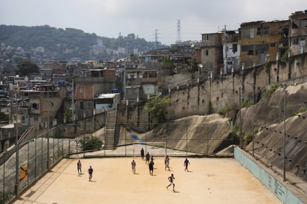 10 Lapangan Bola Paling Gokil Yang Ada Di Dunia