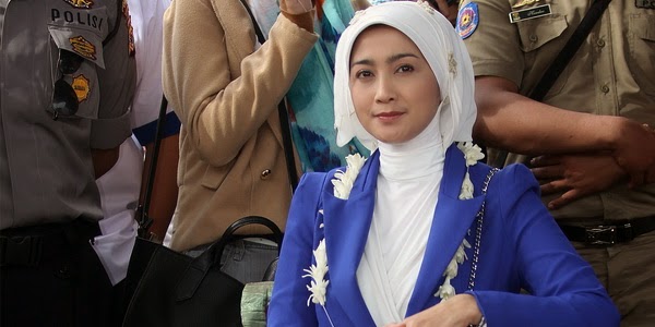 Artis yg Anggota DPR Dapat Rp 20-M setahun? Wawwwww ... kalah main Sinetron