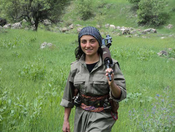 **Tentara Elit Wanita Dari Irak Kurdistan Bersiap Untuk melawan Dan Membantai ISIS**