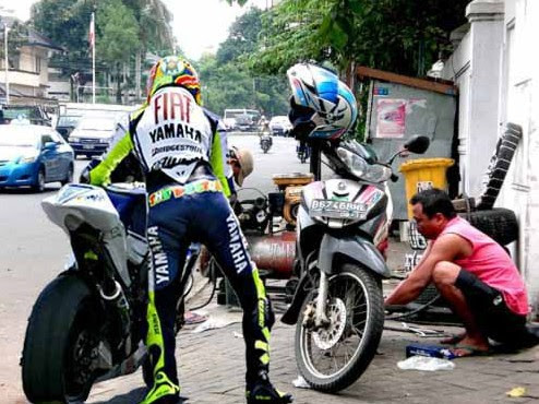 hal terkampret saat di jalan