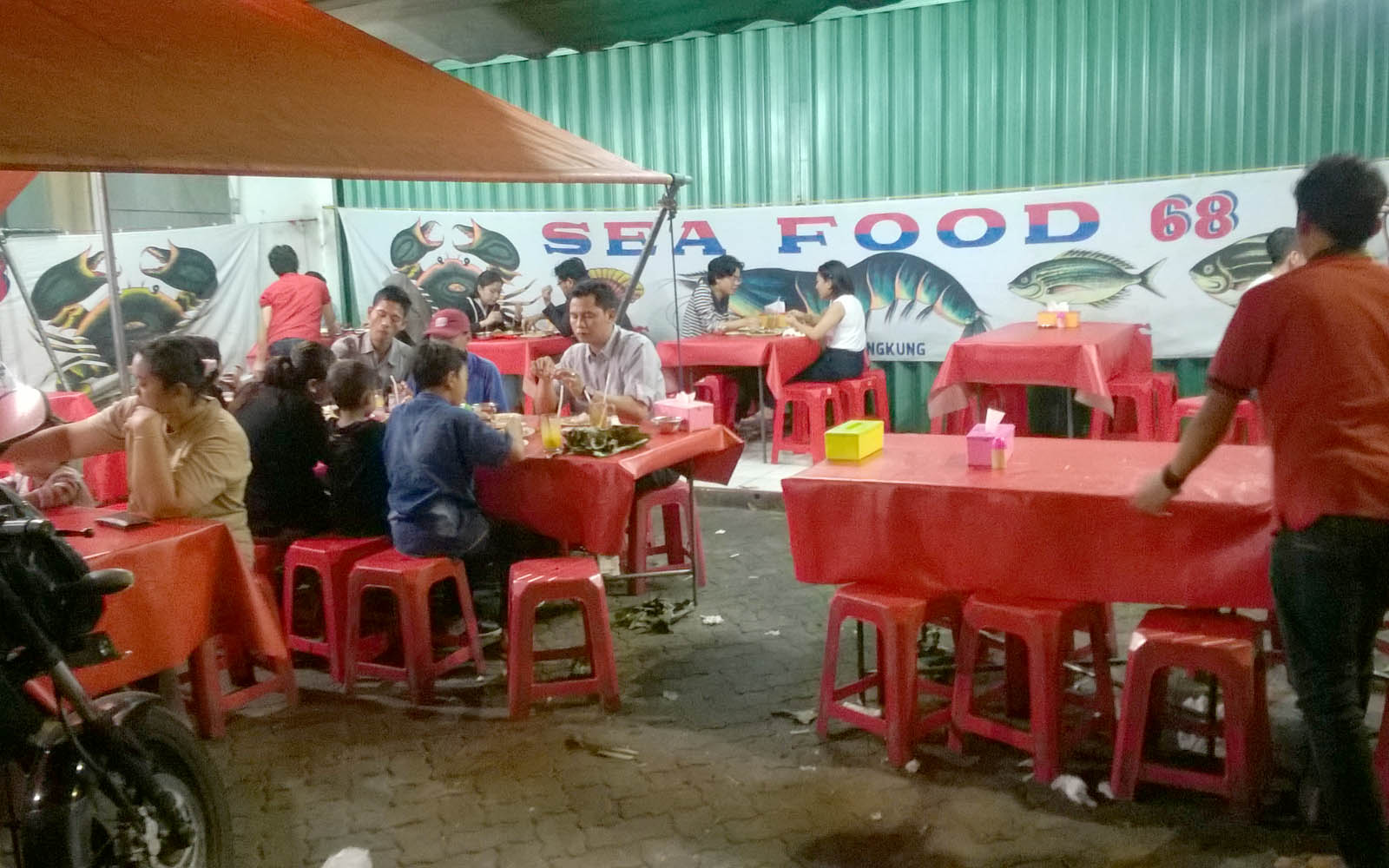Dimanapun Agan Berada Pasti Bakal Nemuin Tempat Makan Ini