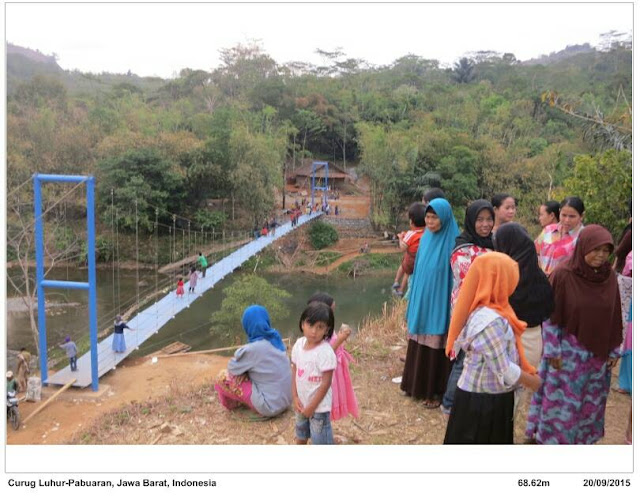 MASUK Gan, Salut dengan Bule ini Bangun 50 Jembatan Untuk Pelosok Indonesia