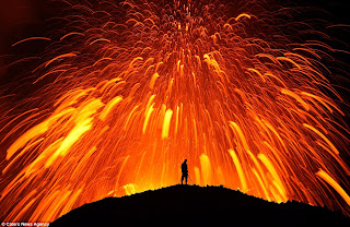 &#91;WOW&#93; Foto Menakjubkan Letusan Gunung Berapi di Iceland dari Jarak Dekat