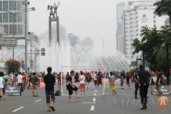 KENAPA SEMUA JALANAN DIPAVING? GW GAK BISA SPATU RODAAN DLL &#91;MAD&#93;