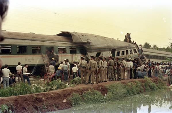 Mengenang Tragedi Bintaro ( Train Crash ) 