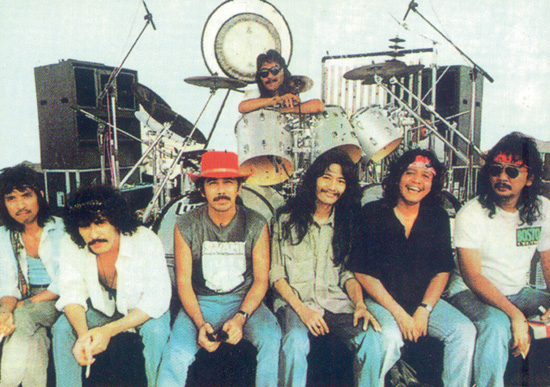 ini loh gan Group Band om Iwan Fals &#91;OI MASUK!!&#93;