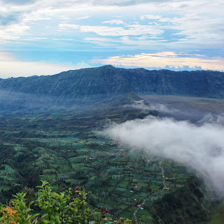 Perbandingan Bromo Musim Kemarau dengan Musim Penghujan