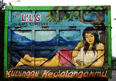 Gambar dan tulisan lucu dibelakang truk