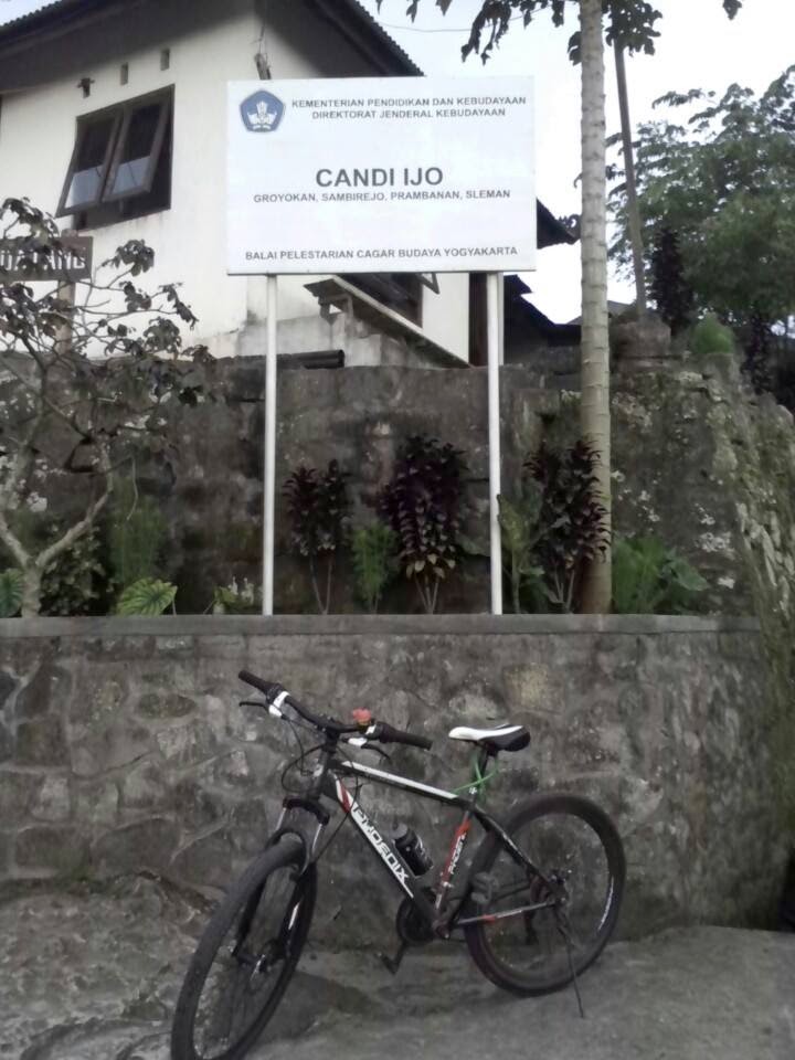Gowes Jelajah Candi Sambil Menikmati Sunset Di Jogja