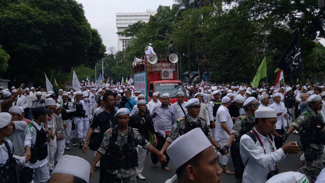 breaking-news-demo-ahok-di-balaikota-hari-ini