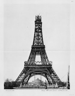 FOTO KONSTRUKSI MENARA EIFFEL