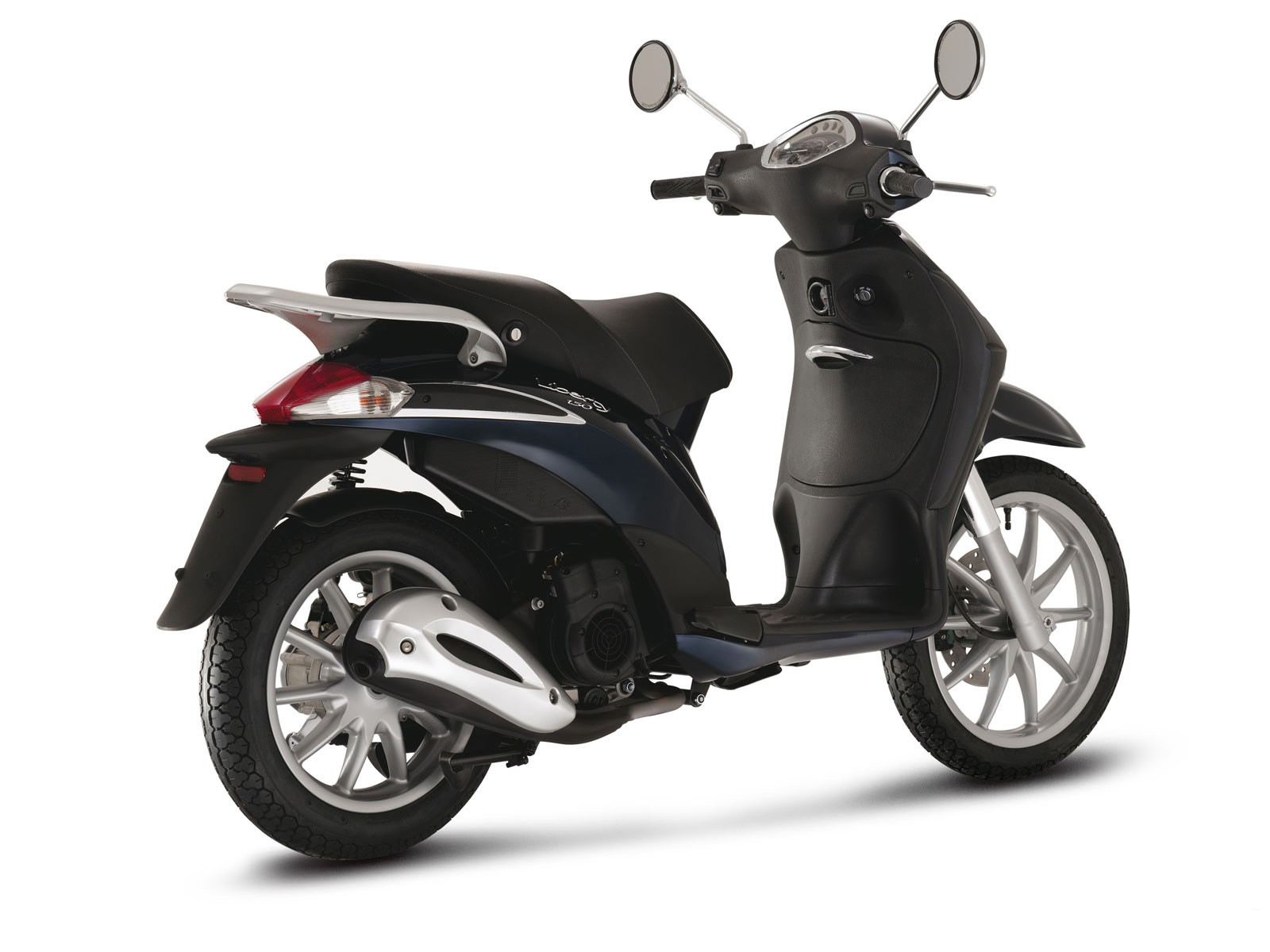 cash dan kredit motor piaggio vespa, liberty, zip,