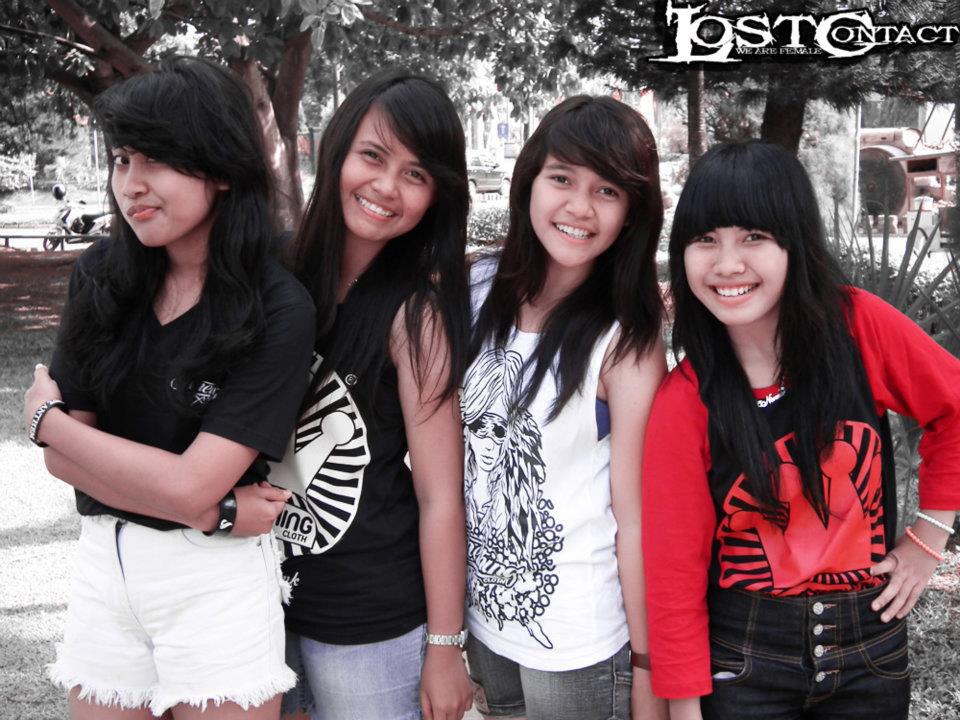 band-aliran-metal-berpersonilkan-cewek-berjilbab-yg-suka-92m--masuk-gan