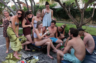 Gila gan, Bali tempat destinasi siswa SMA Australia buat Pesta Sex